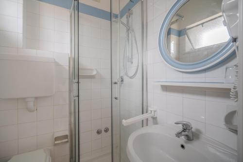 Single Room image 2