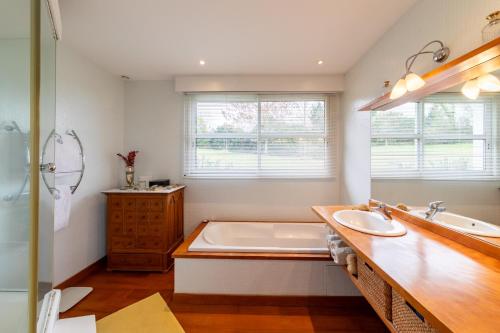 Les Vignes - 4 chambres piscine et grand jardin photo 4