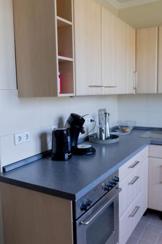 Dotări, Bungalow mit Basketballplatz in Lemgo