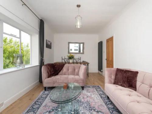 Central 2 bedroom flat with parking - Pass the Keys, Bath (photo 2)