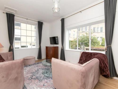 Central 2 bedroom flat with parking - Pass the Keys, Bath (photo 4)