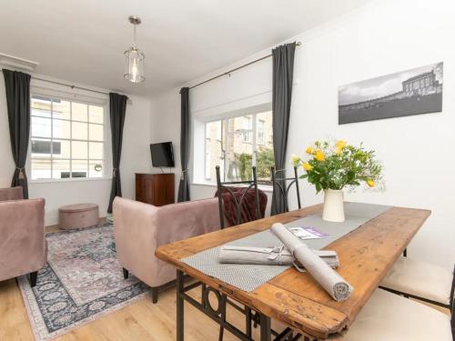Central 2 bedroom flat with parking - Pass the Keys, Bath (photo 7)