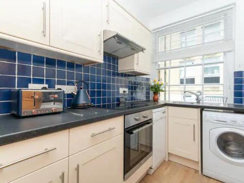 Central 2 bedroom flat with parking - Pass the Keys, Bath (photo 9)