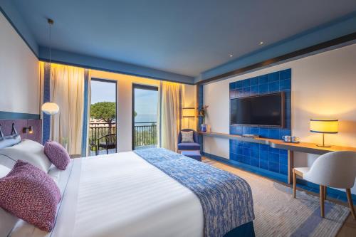 Deluxe Double Room with Balcony and Sea View