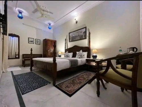 Double Room with Extra Bed image 1
