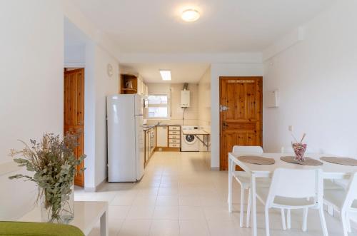 Apartamento Laura Mar con piscina en La Fosca in Sant Joan de Palamos