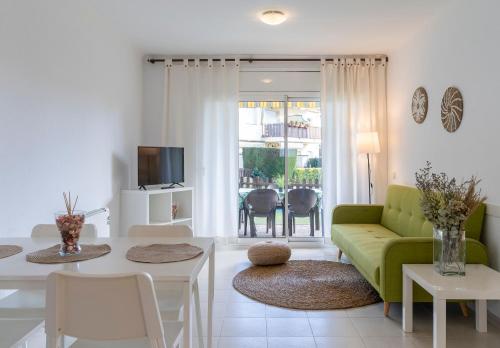 Apartamento Laura Mar con piscina en La Fosca in Sant Joan de Palamos