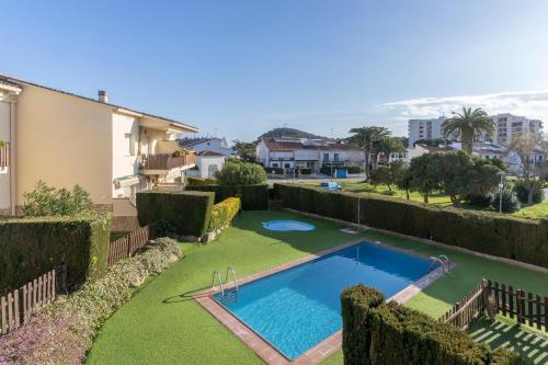 Apartamento Laura Mar con piscina en La Fosca in Sant Joan de Palamos
