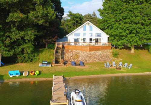 Recently remodeled 4 bedroom Michigan lakehouse! in Dowagiac, USA