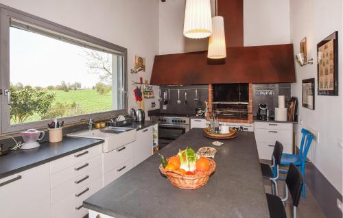 virtuve, Awesome Home In Ischia Di Castro in Ischia Di Castro