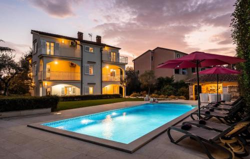 Úszómedence, Villa Duga in Spadici