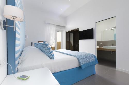Blue Suite - image 4