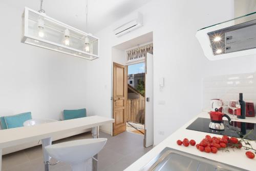 One-Bedroom Apartment image 3