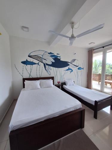 1 king bed, 1 twin bed