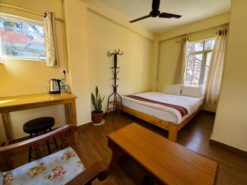 Double Room with Private Bathroom image 3
