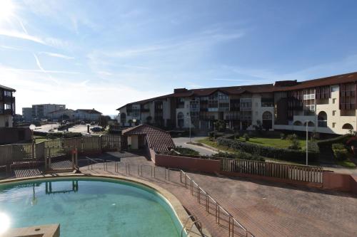Apartment with Pool View