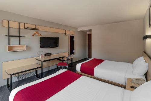 Double Room with Two Double Beds image 10
