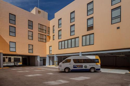 City Express by Marriott Oaxaca - Tap to explore photos