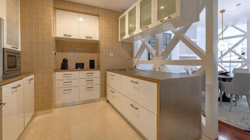 LovelyStay - Chiado 3Bedroom Wonder - image 10