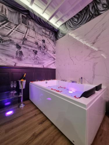 Mirror Suite Roma Colosseo Jacuzzi, Rom (Foto 5)