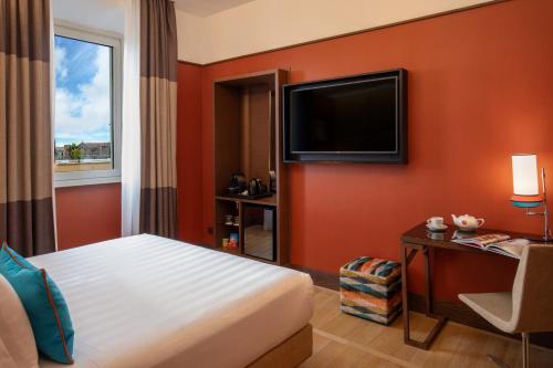 The Independent Hotel - image 4