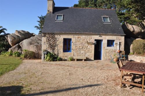 Maison bretonne 50m plage avec jardin et WIFI à TREGASTEL - Réf 413 - Location, gîte - Trégastel