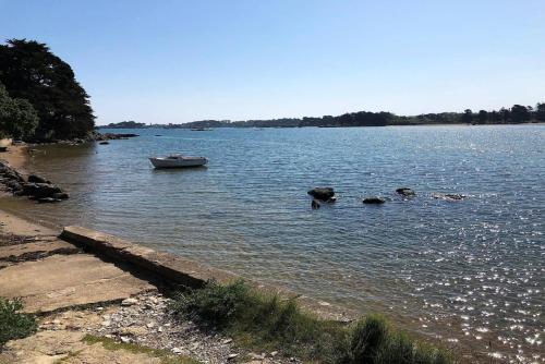 Appartement BELLE VUE MER avec WIFI et cour close TREGASTEL - Ref 42