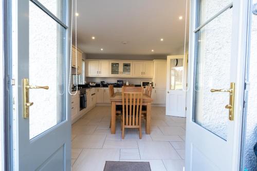 廚房, Escape Ordinary at Lough Erne GV - No.32 in 恩尼斯基林市中心