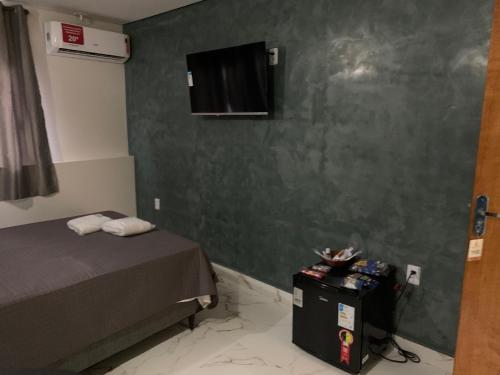 1 double bed, 1 twin bed