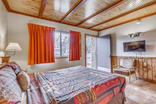 Pet-Friendly Ruidoso Studio about 5 Mi to Alto Lake! Pet-Friendly Ruidoso Studio about 5 Mi to Alto Lake!