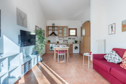 GuestHost - Four Shades of Pisa Apartments