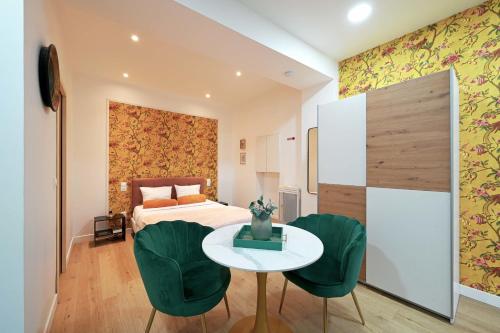 Modern Renovated studio with a touch of gilded glamour central Paris - image 3