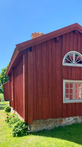 Heritage-listed country cottages