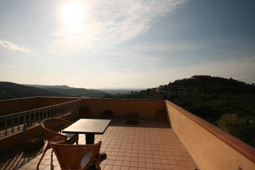 Bilocale con terrazza e vista mare