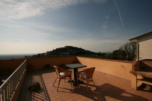 Bilocale con terrazza e vista mare