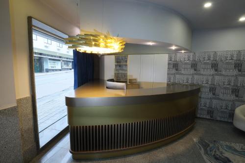 Hotel America - image 10