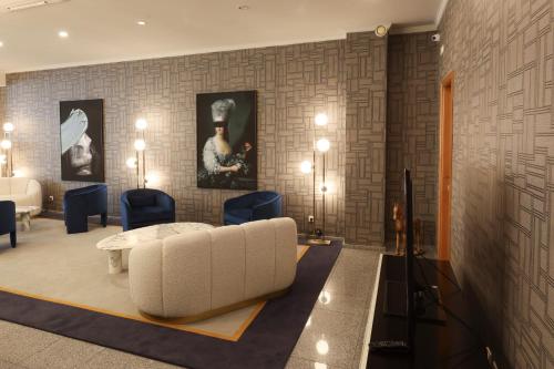 Hotel America - image 8