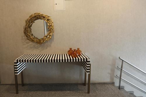 Hotel America - image 12