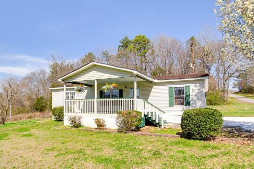 . Valley View Lodge Rural Home in Bridgeport!