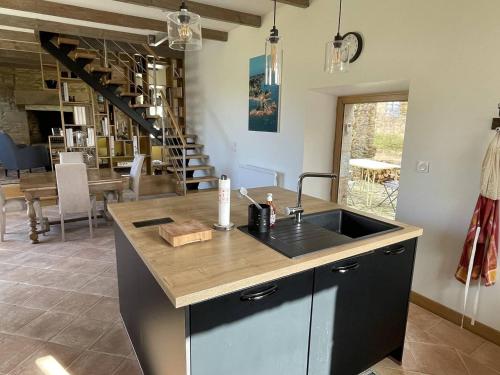 Maison bretonne en pierre avec WIFI et piscine couverte à LOUANNEC - Réf 846