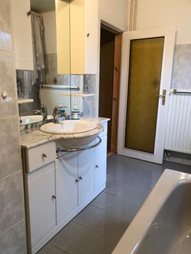 Zuhanyzó, Wohnung in Wald- und Seenähe (Wohnung in Wald- und Seenahe) in Erkner