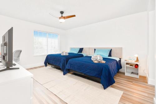 Chic Getaway Life Through Colors BNB w/pool