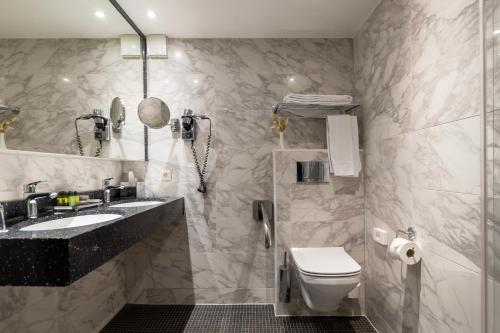 Luxury Room image 6