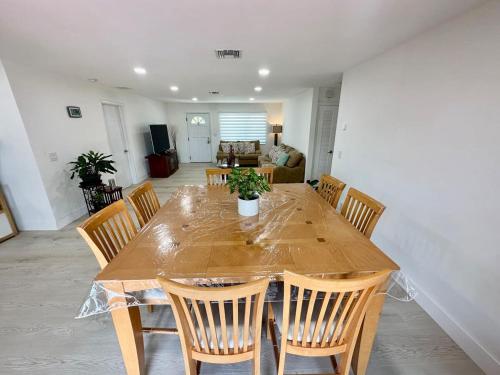 Good Vibes House with private pool in Dania Beach, USA