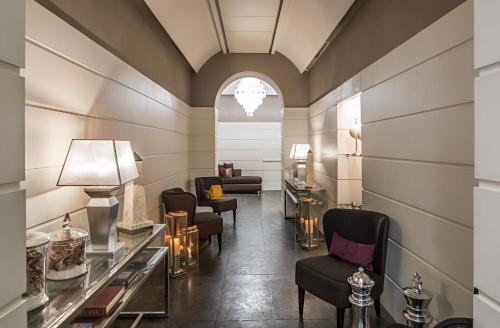 The Independent Hotel - image 14