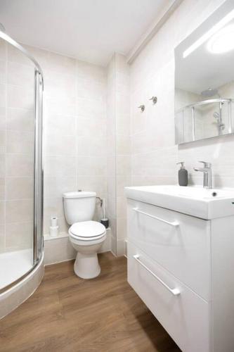 Shower, L'Amarante, T1 avec Terrasse, Beaux Arts near Walima Resto
