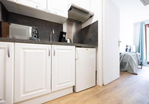 Kitchen, L'Amarante, T1 avec Terrasse, Beaux Arts near Walima Resto