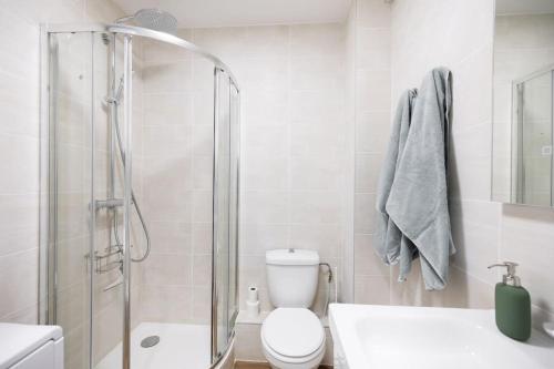 Shower, L'Amarante, T1 avec Terrasse, Beaux Arts near Walima Resto