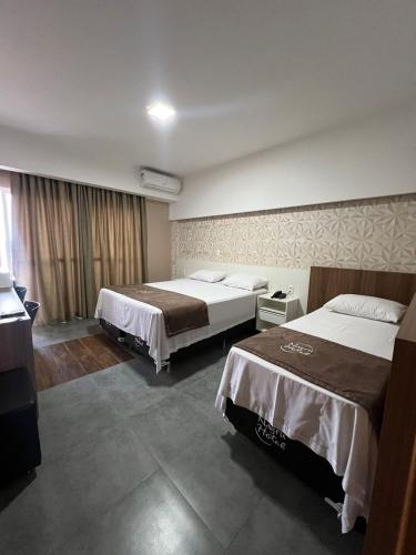 1 king bed, 1 twin bed