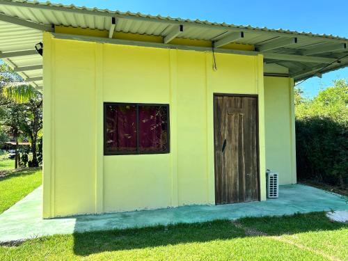 Yellow Cabina